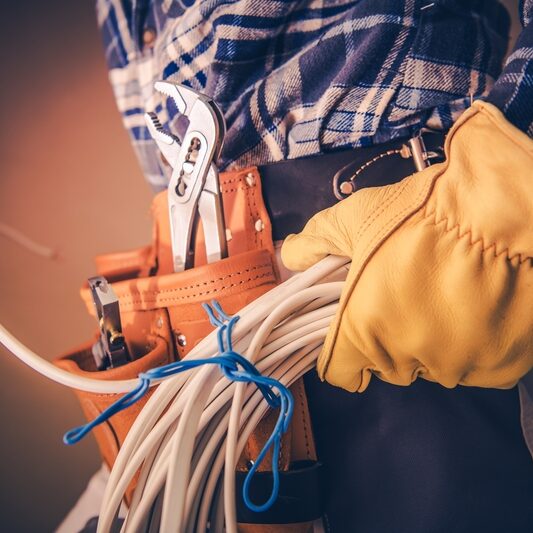 Electrician w Cable Electrician with Cable